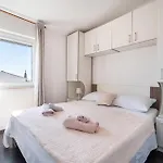 Apartamento Gorgeous In With Wifi Vrsi
