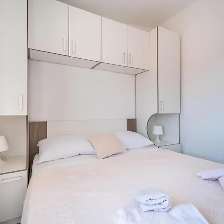 Amazing In With Kitchen شقة